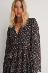 Stylish Black Floral Print Crepe Kimono Dress with Layered Flounce
