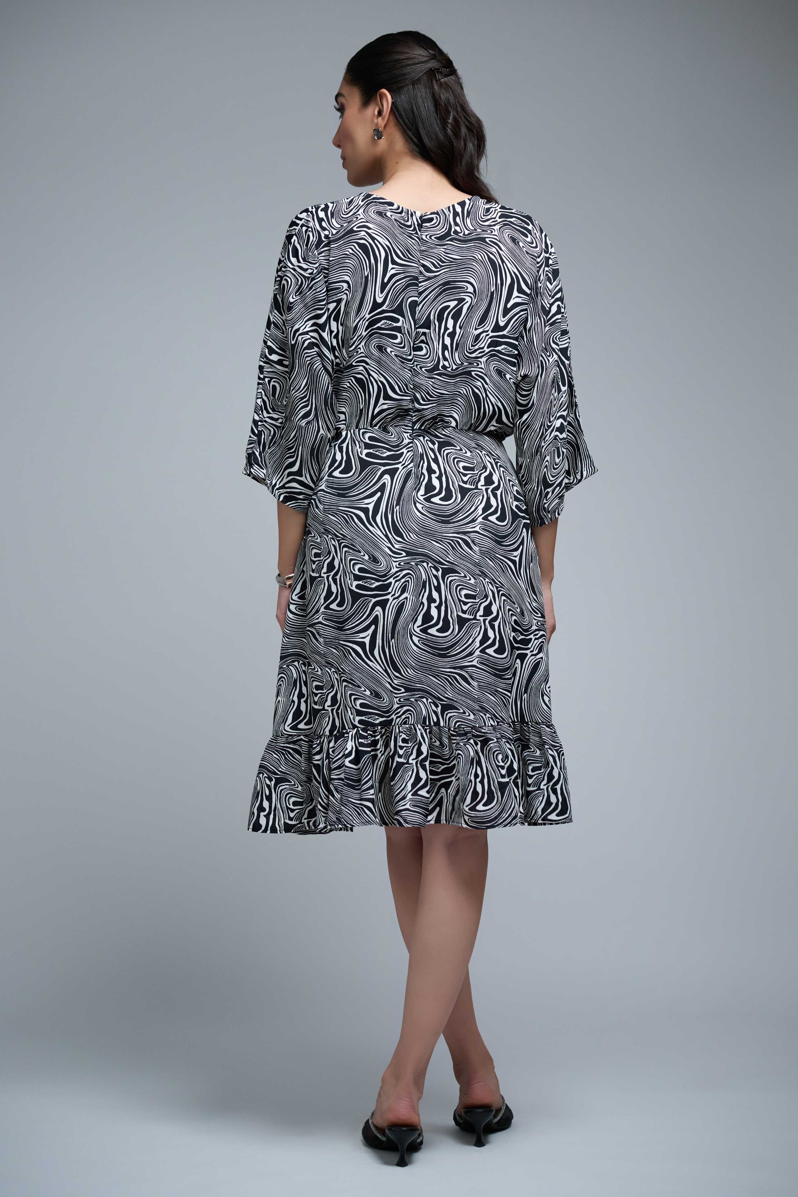Black & White Poly Crepe V Neck Regular Sleeve Spiral Print Knee Length Dress