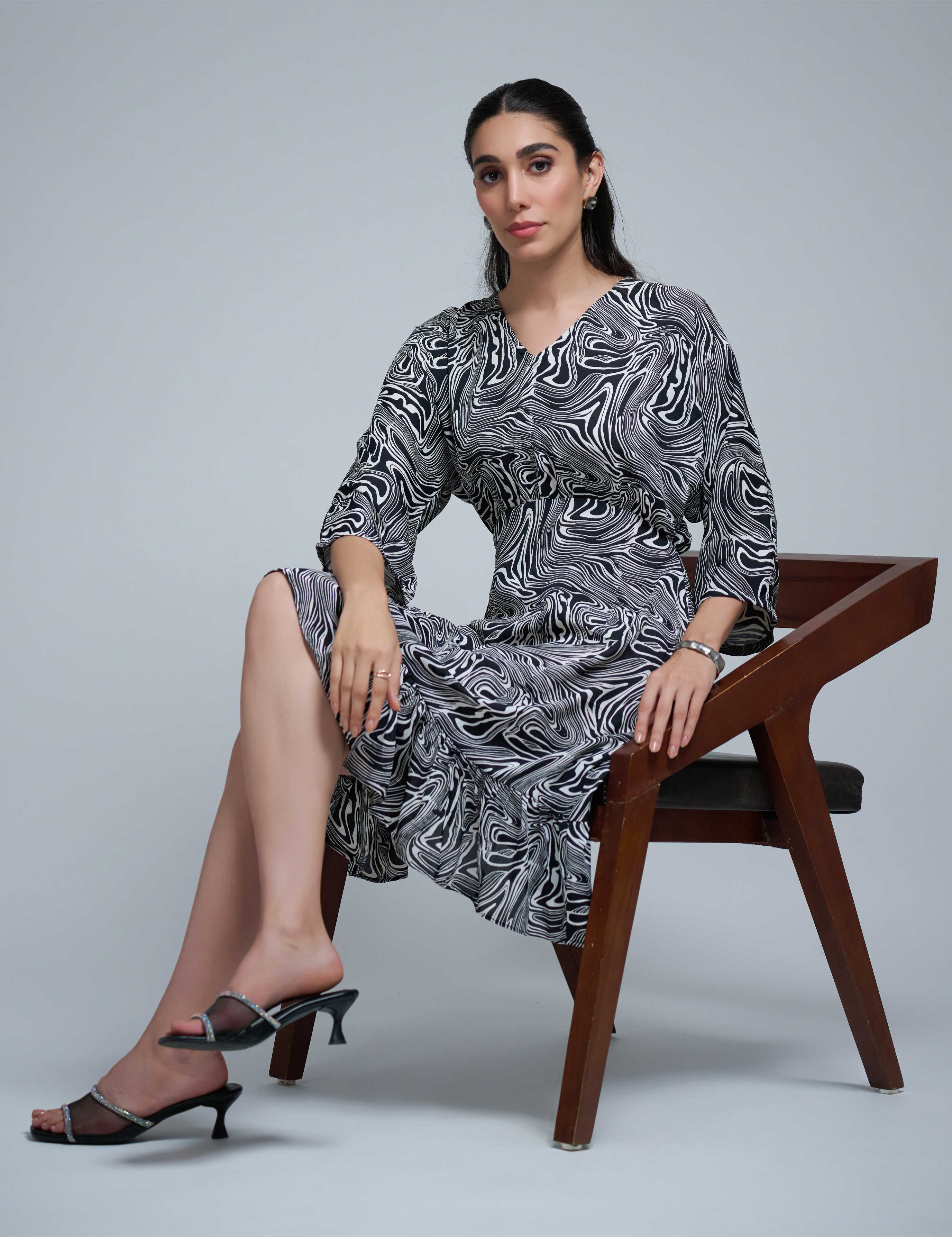 Black & White Poly Crepe V Neck Regular Sleeve Spiral Print Knee Length Dress