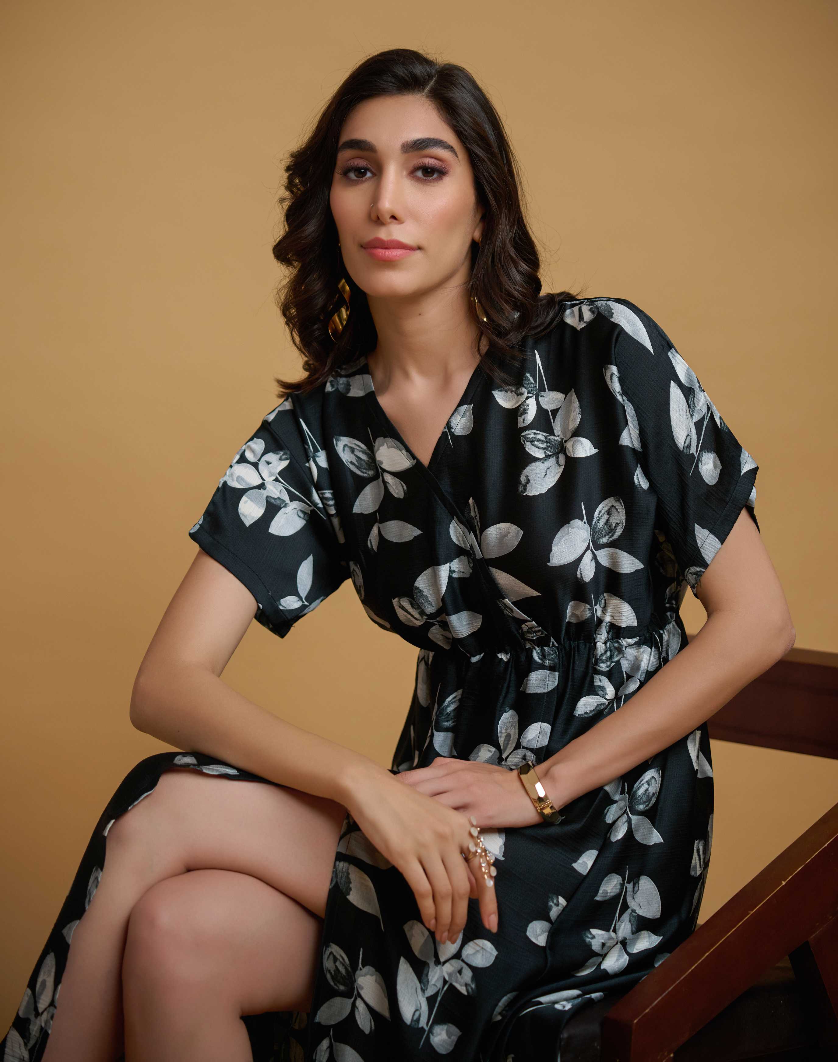 Black Georgette Satin V Neck Regular Sleeve Leaf Print Calf Length Dress